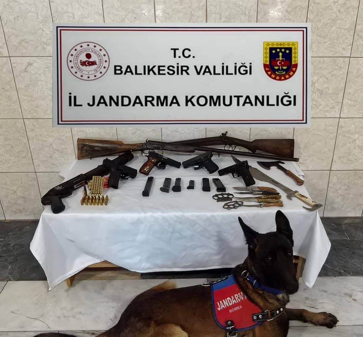 Erdek Merkezli Kaçakçılık Operasyonlarında 10 Şüpheli Yakalandı