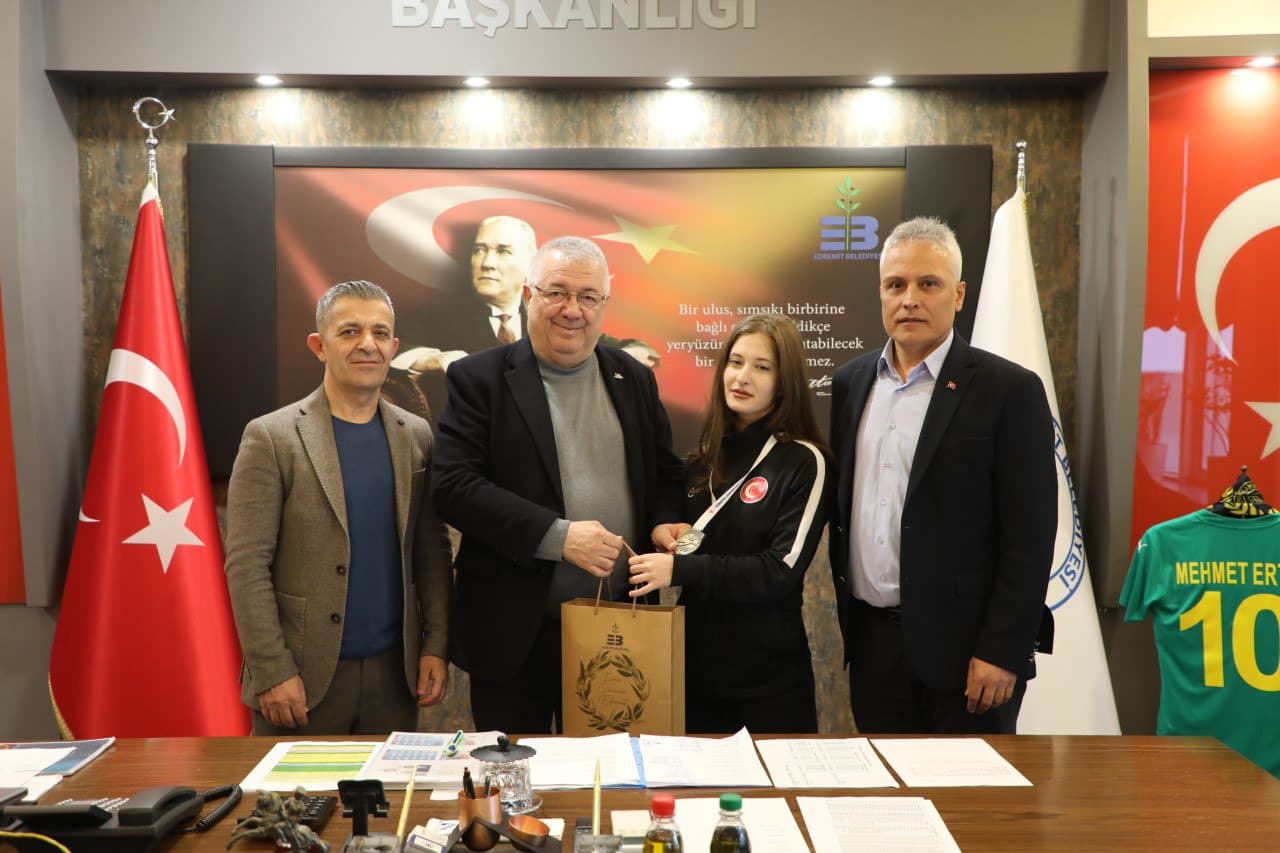 Edremitli Milli Sporcu Ecrin Yanıt Türkiye Şampiyonu Oldu
