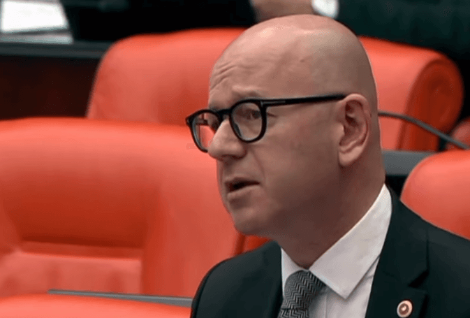 “Bandırma’nın Hakkını Kim Engelliyor?” CHP’li Serkan Sarı’dan Serbest Bölge Çıkışı: “İş İmzaya Gelince Sus Pus!”