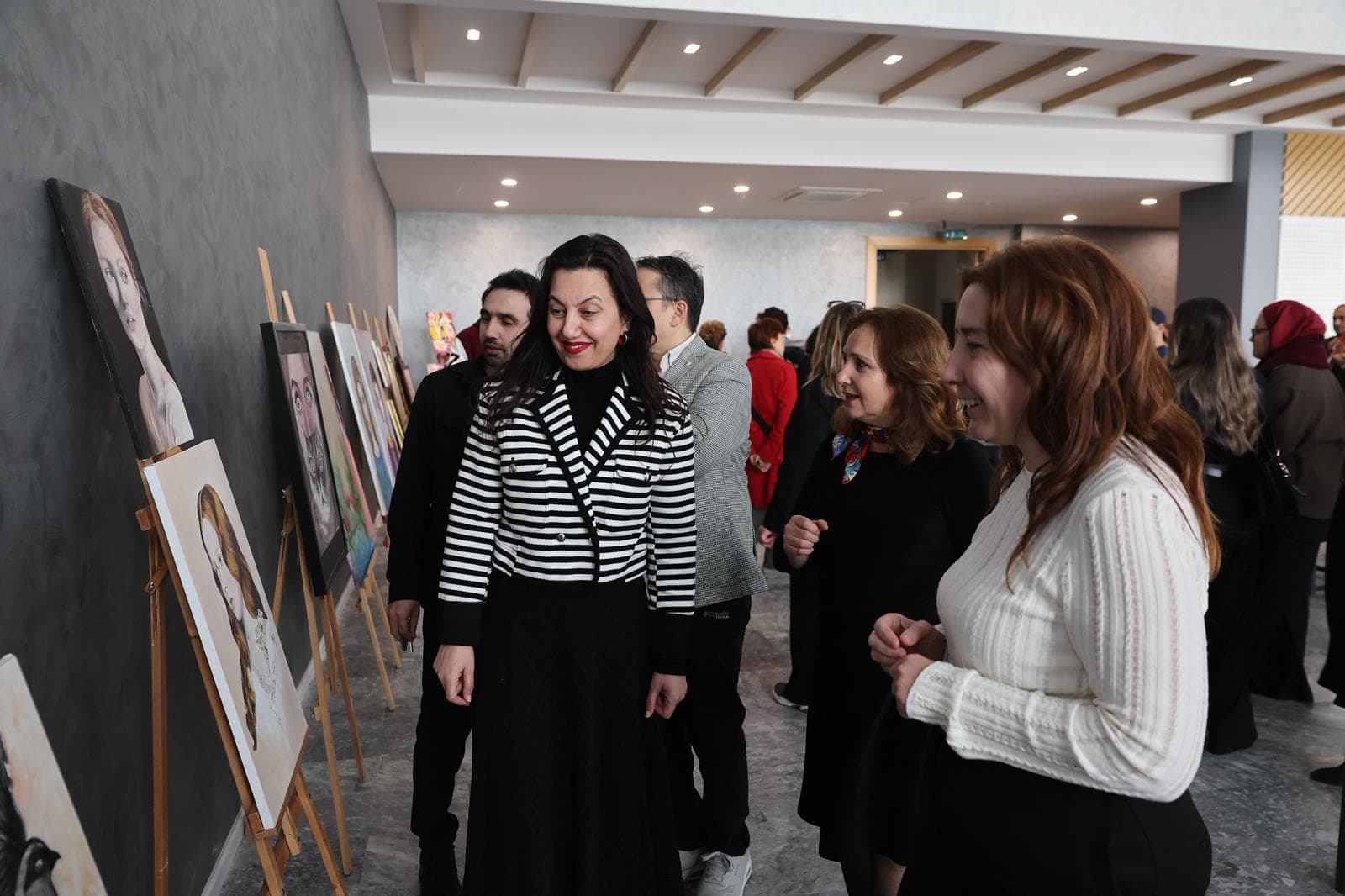 “Sessiz Çığlıklar” Sergisi Sanatseverlerle Buluştu