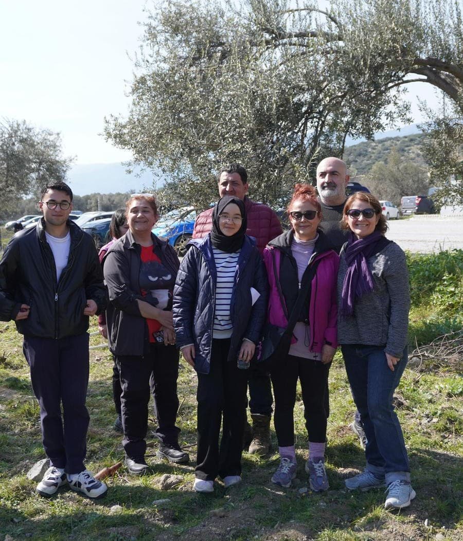 BAÜN Edremit MYO'da Uygulamalı Zeytin Eğitimi: Öğrenciler Bilgiyi Sahada Hasat Etti