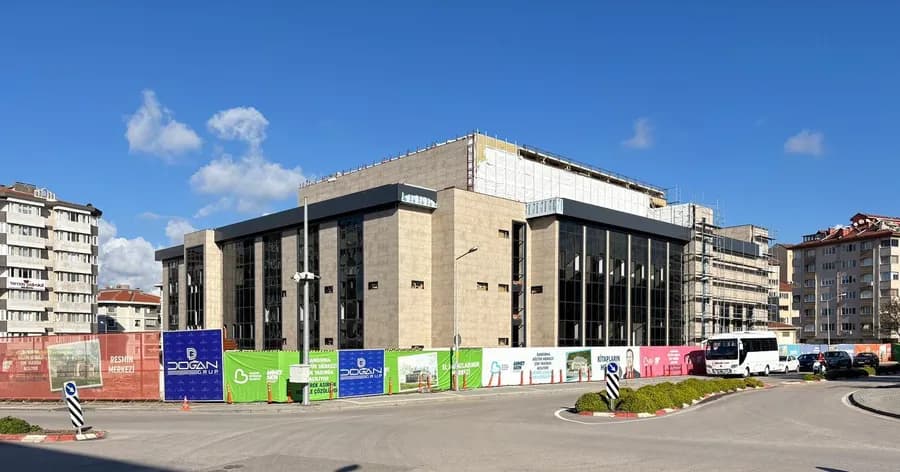 2 YILDIR BİTMEYEN KÜLTÜR MERKEZİ: ÖDENEK TARTIŞMASI GÜNDEMDE